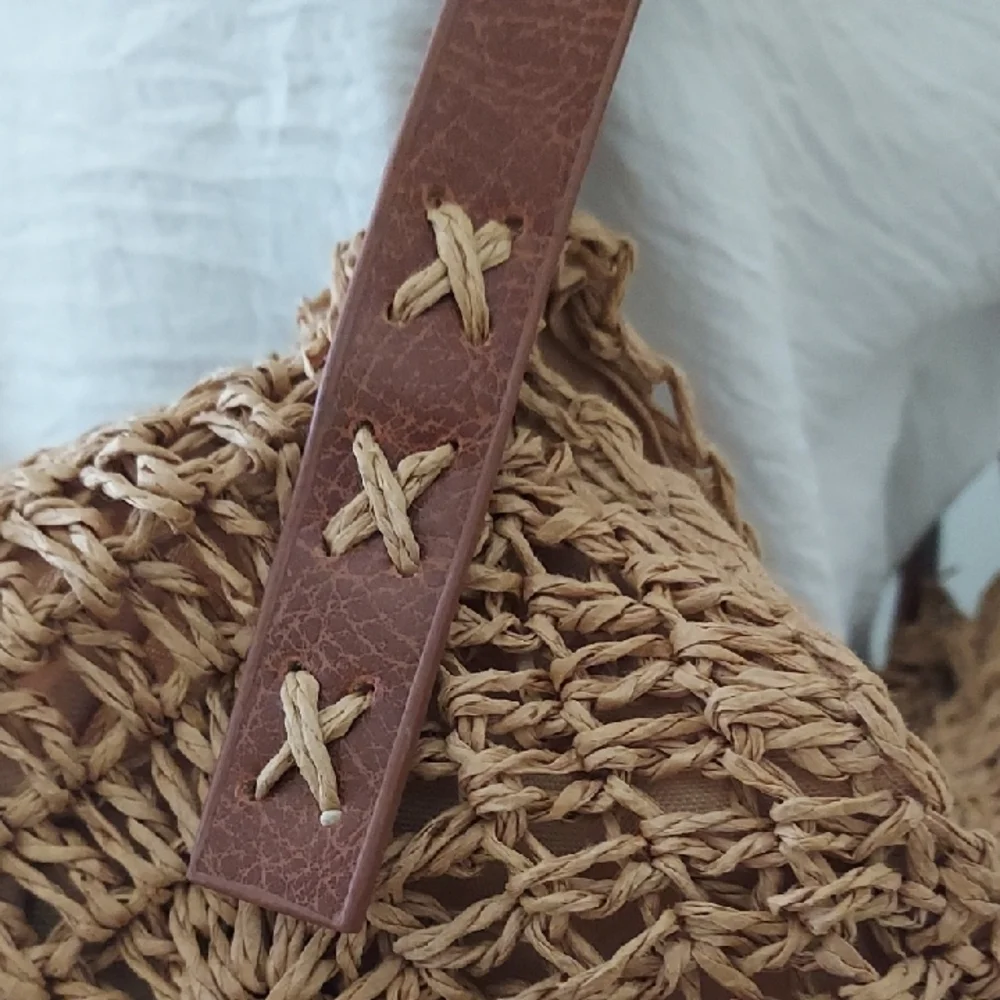 Stylish Tan Woven Handbag - Picture 3 of 9